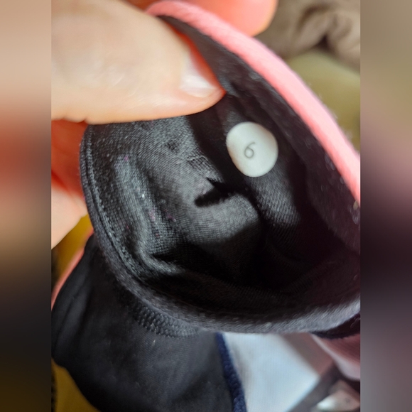 RARE Lululemon Beach scape crops in perfect condition - Picture 6 of 7